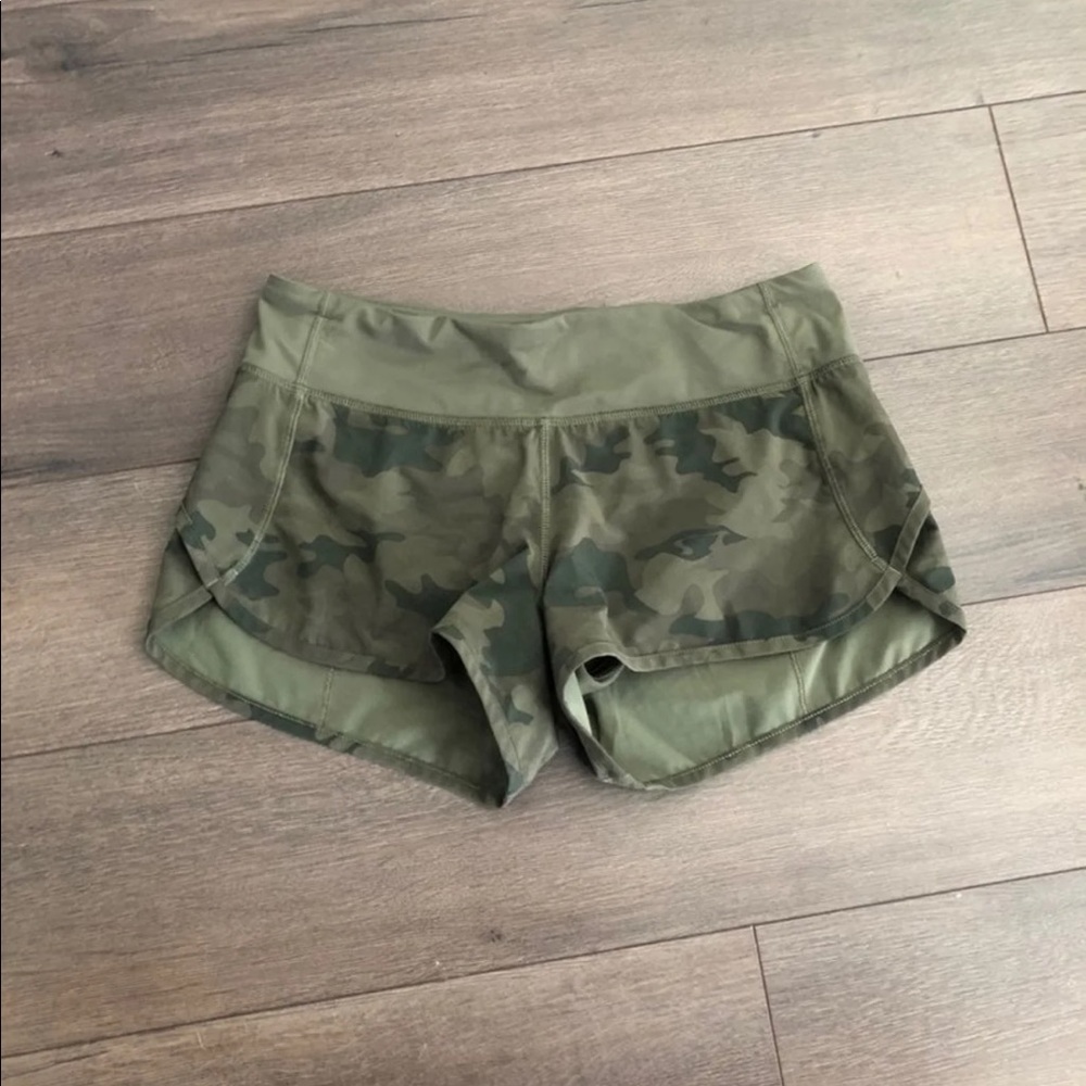 RARE! π Lululemon Camo Speed Shorts Sz. 4 β 2.5β - Picture 6 of 12